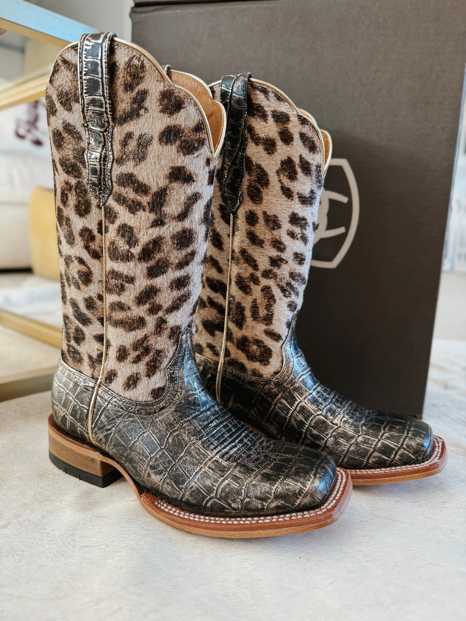 Ariat Women's Frontier Farrah Wide Square Toe Western Boot - Image 8