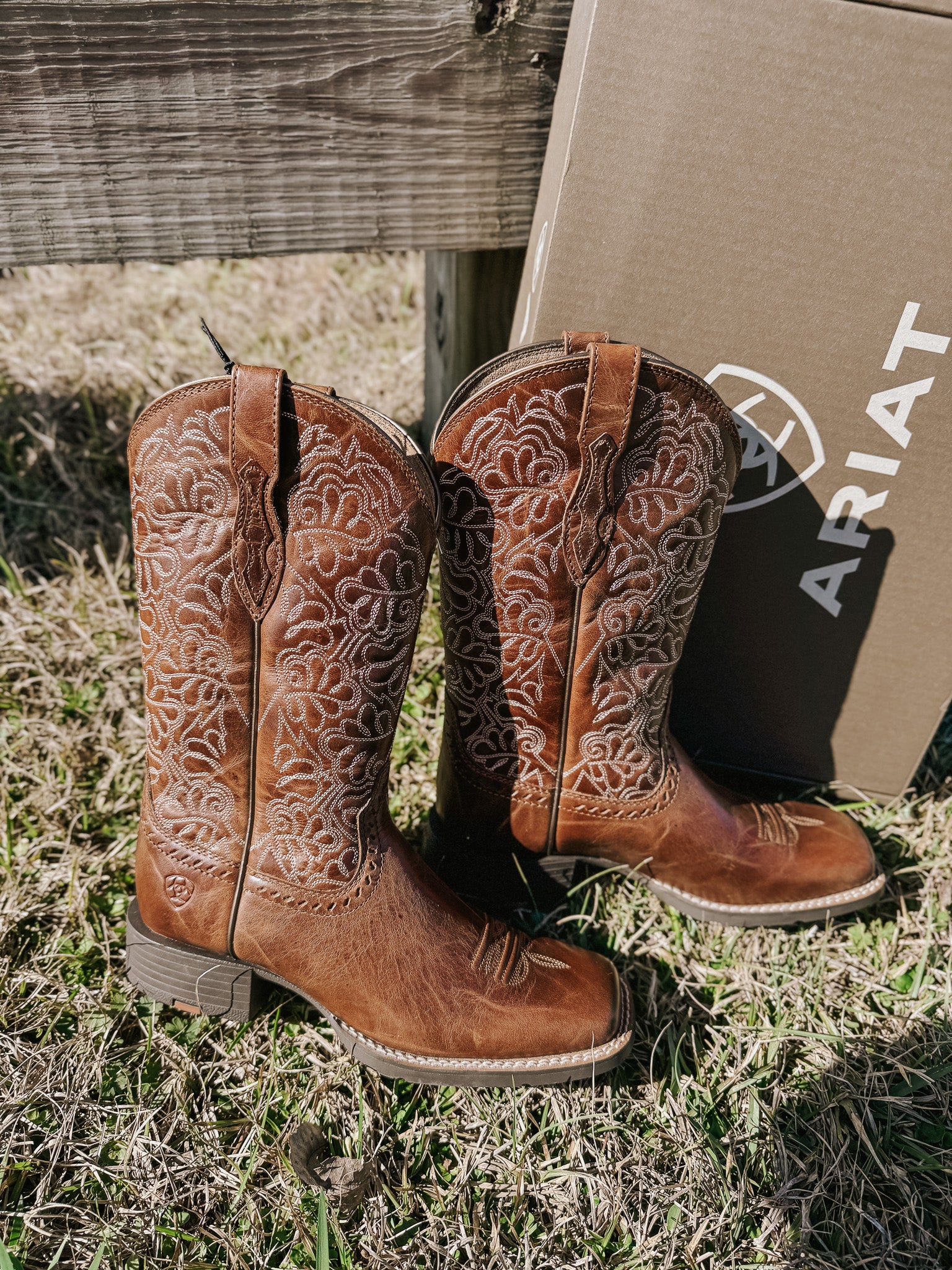 Ariat Women's Round Up Remuda Wide Square Toe Western Boots - Image 4