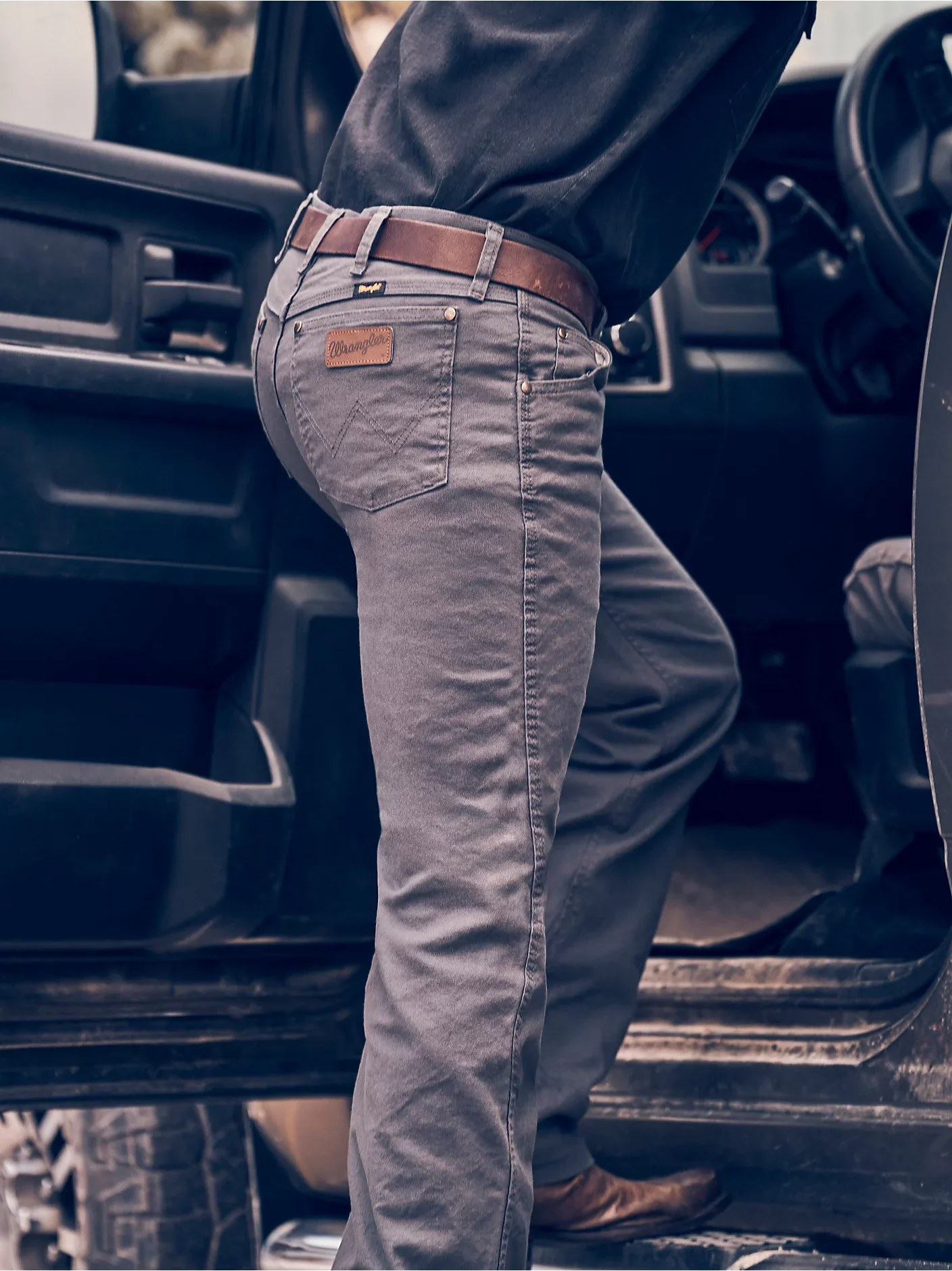 Men's Wrangler Premium Performance Tough Comfort Cowboy Cut® Regular Fit Canvas Jean - Image 4