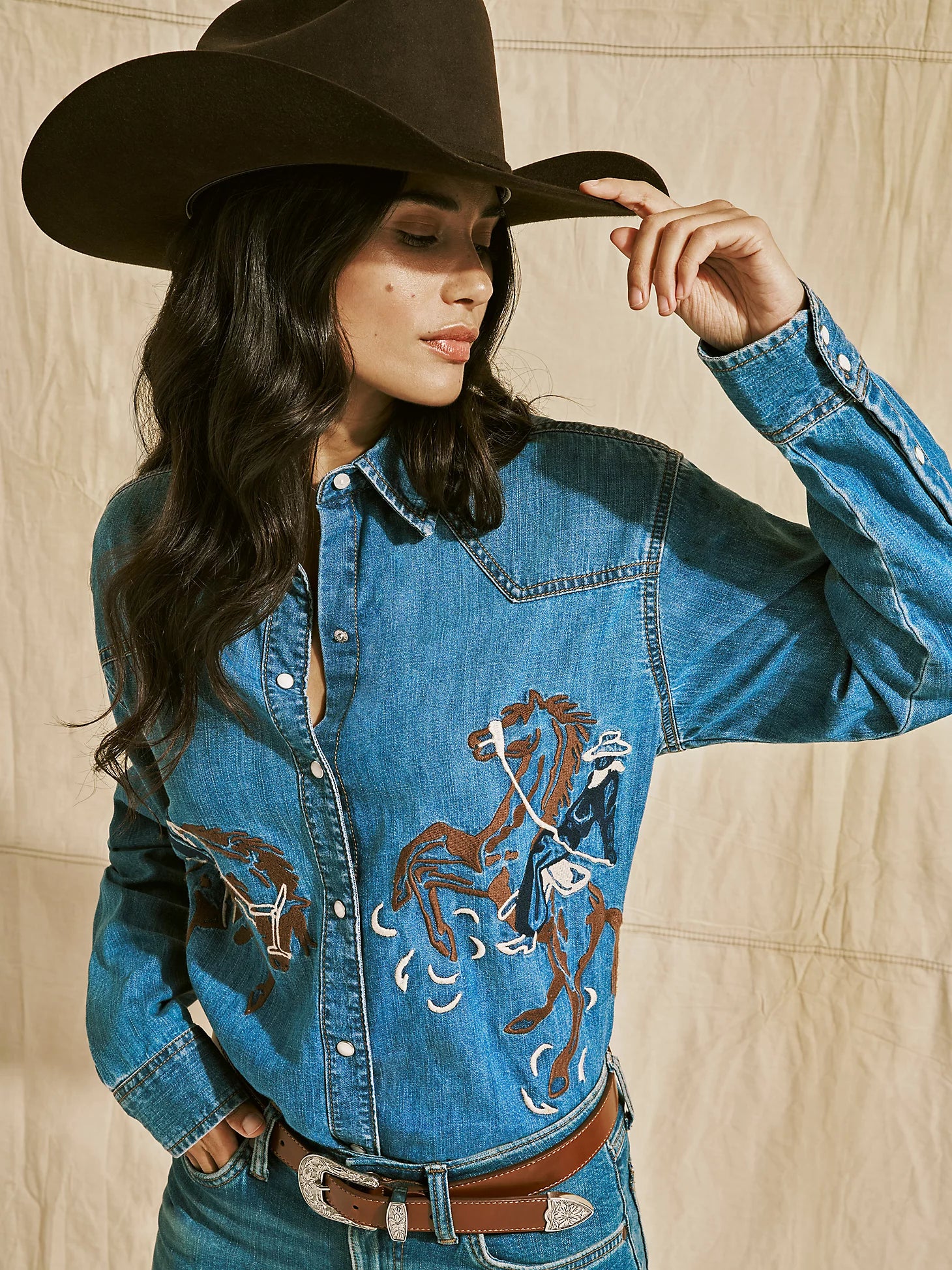 Women's Wrangler Embroidered Horses Boyfriend Western Snap Shirt - Image 2