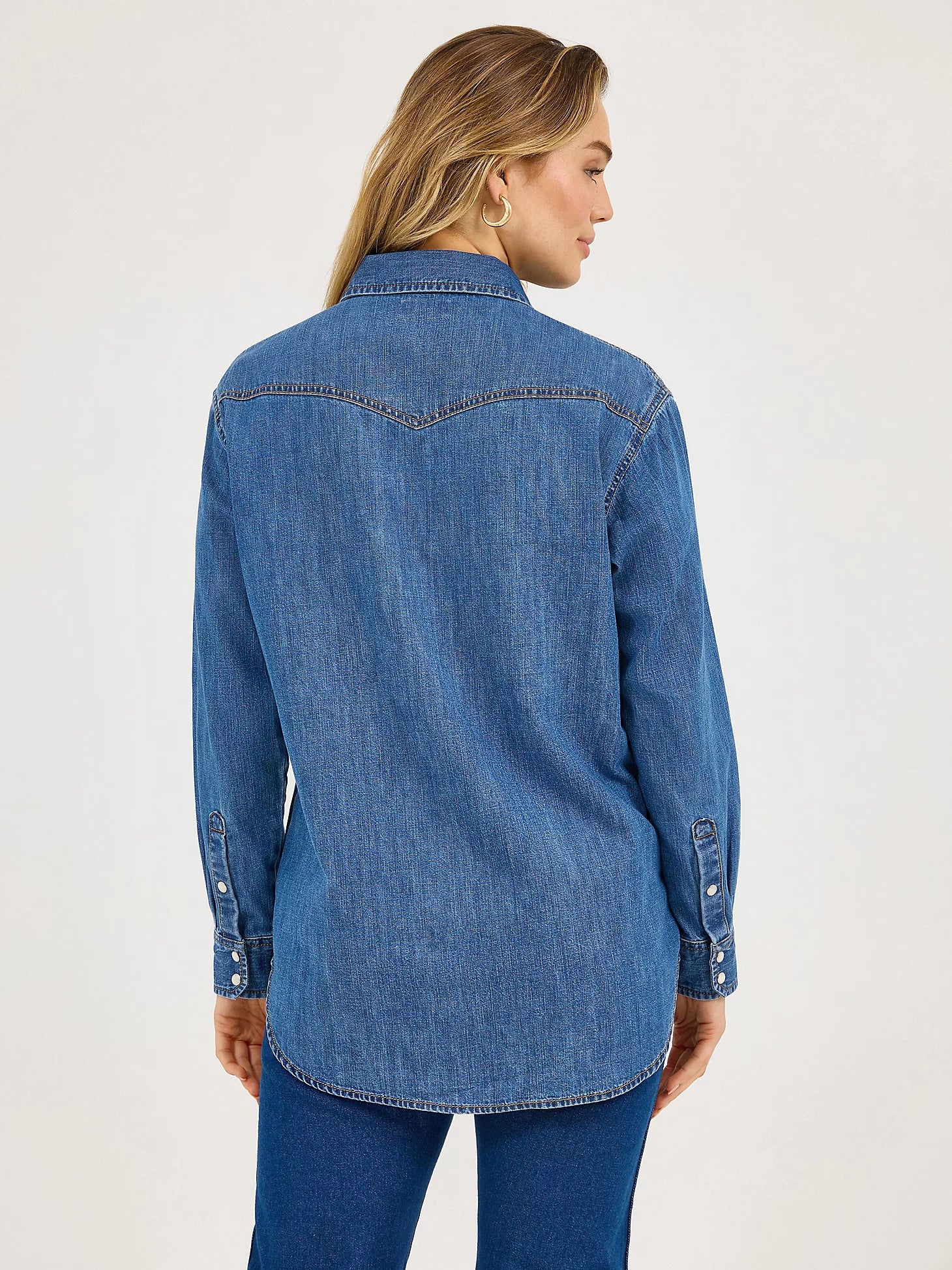 Women's Wrangler Embroidered Horses Boyfriend Western Snap Shirt - Image 7