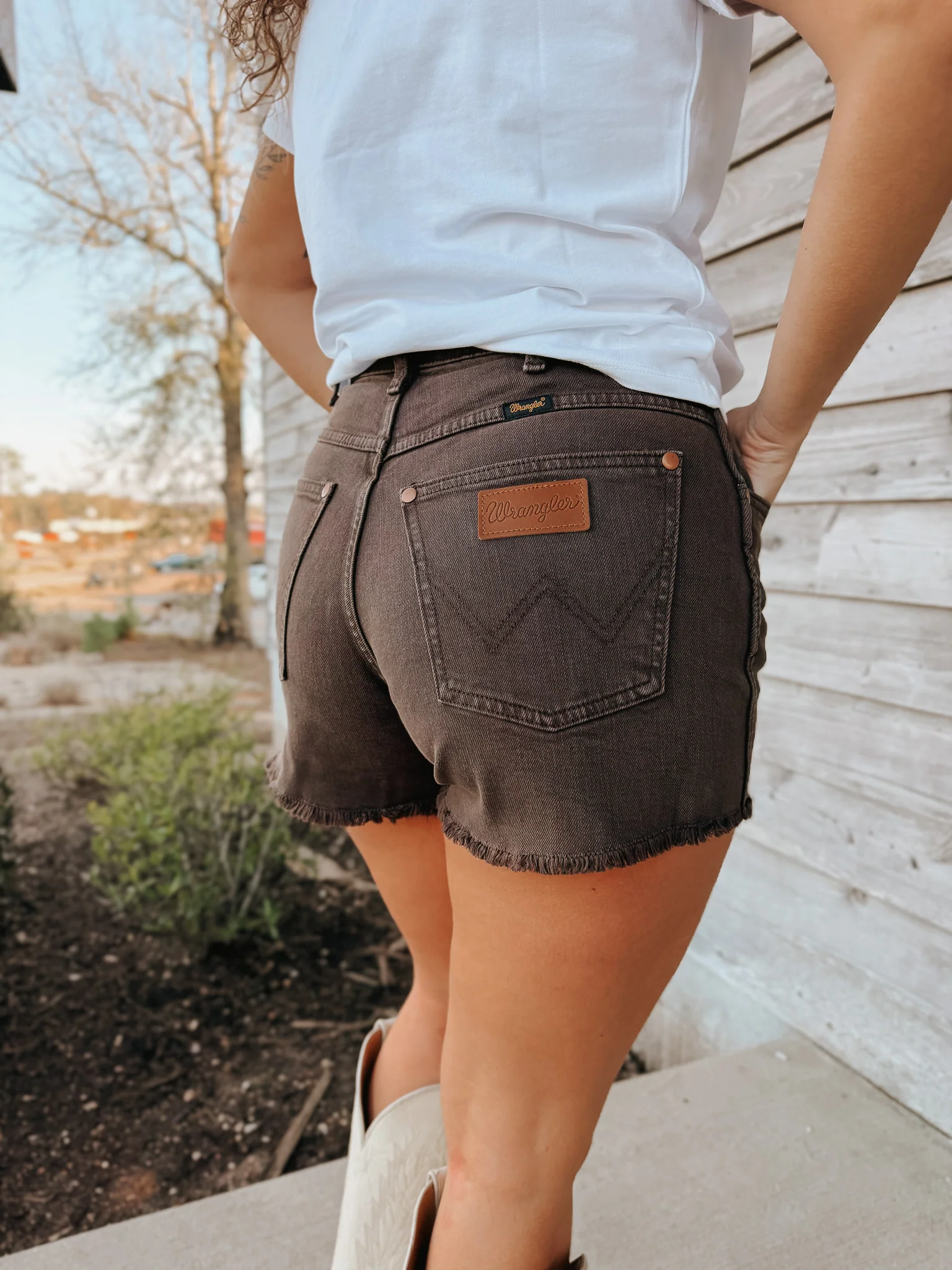 Wrangler Women's High Rise Cowboy Shorts in Cocoa - Image 6