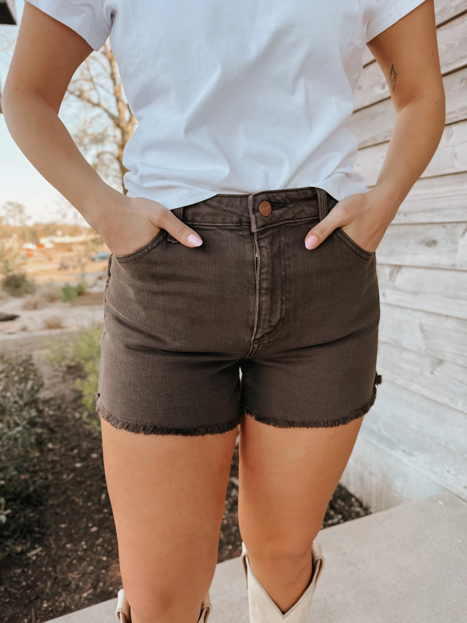 Wrangler Women's High Rise Cowboy Shorts in Cocoa - Image 8