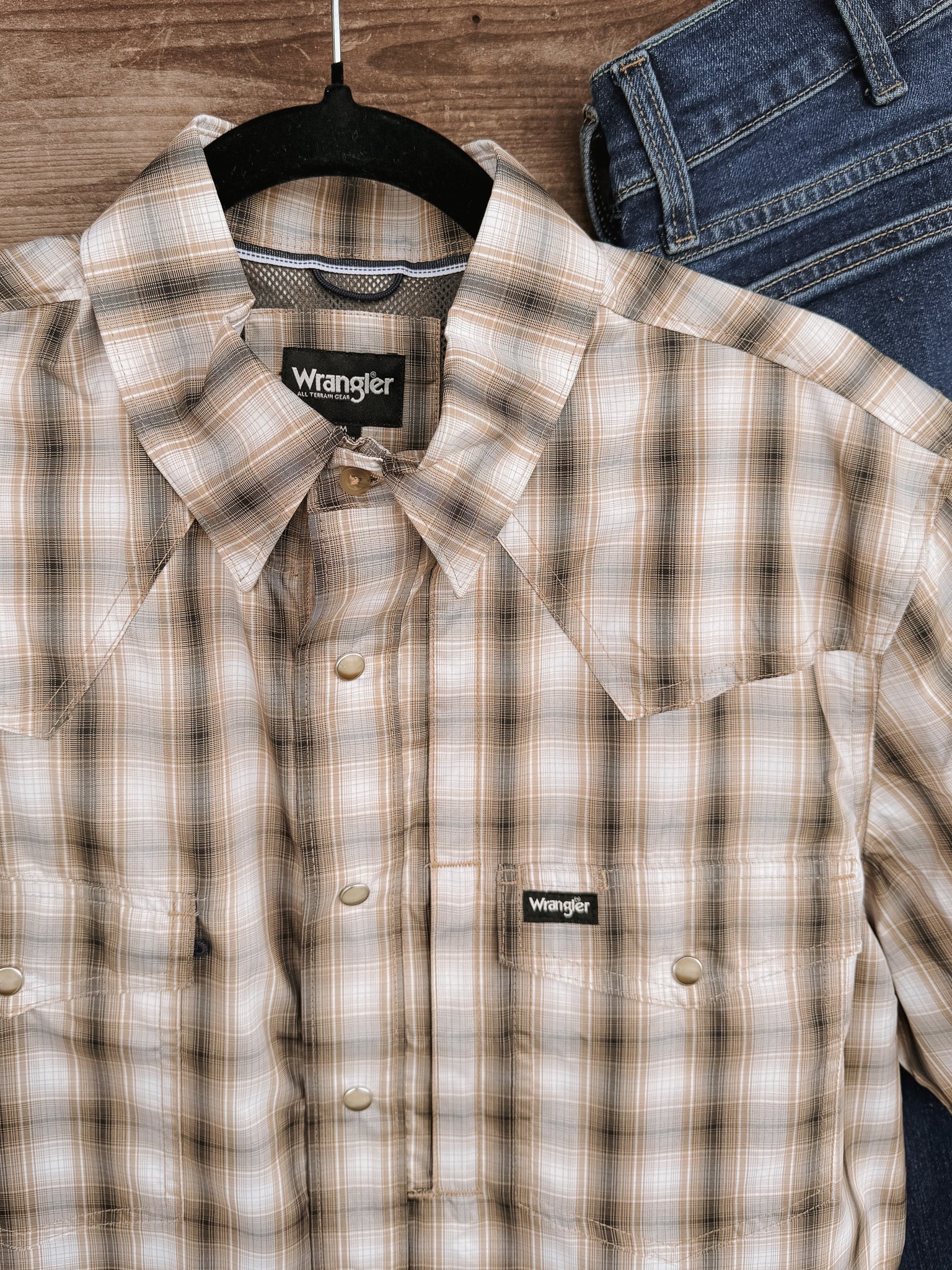 Wrangler Men's ATG Performance Short Sleeve Shirt - Image 3