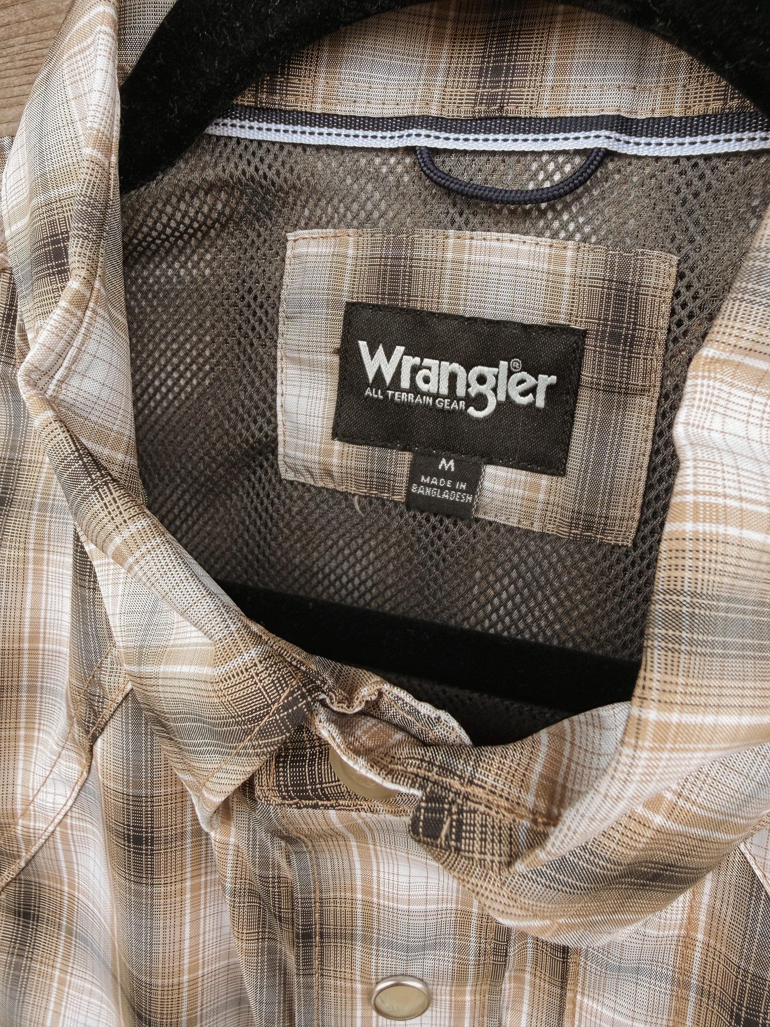 Wrangler Men's ATG Performance Short Sleeve Shirt - Image 5
