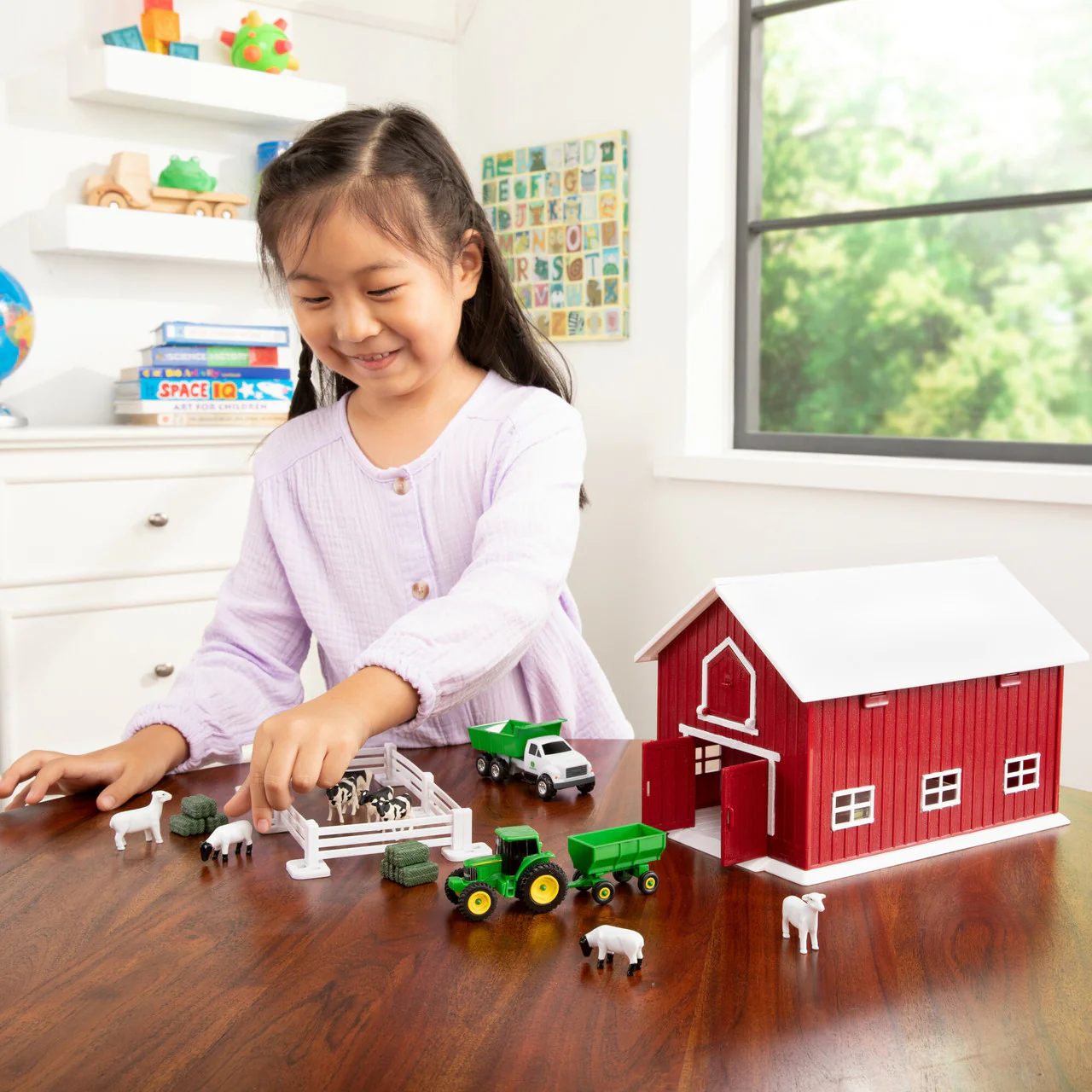 John Deere 1:64 Scale 24 Piece Farm Playset with On-the-Go Barn - Image 9