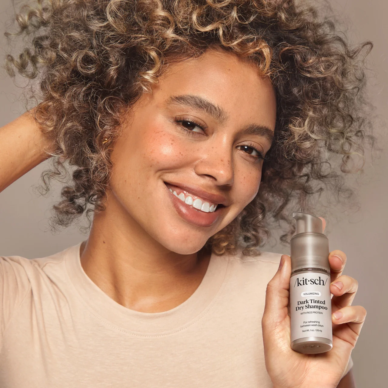Kitsch Volumizing Rice Protein Dry Shampoo - Dark Tinted - Image 5