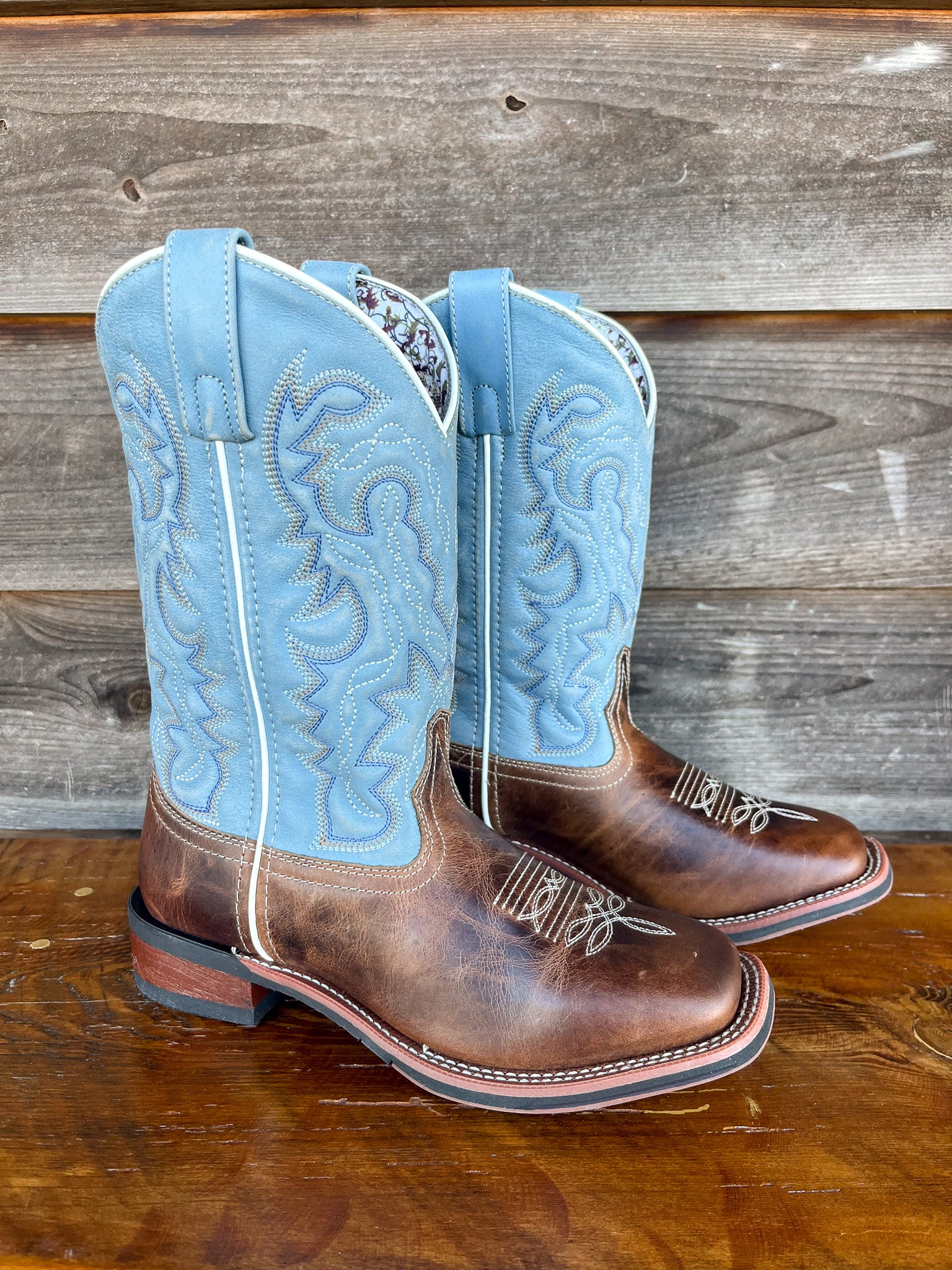 Laredo Women's 11" Darla Leather Wide Square Toe Boot - Image 11