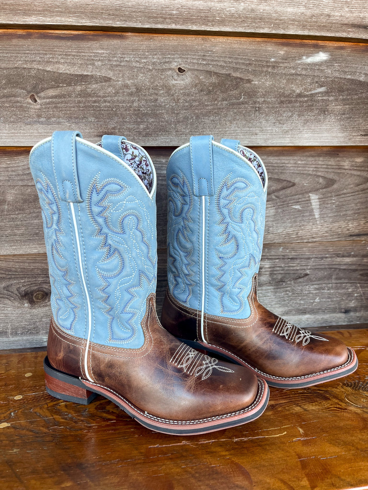 Laredo Women's 11" Darla Leather Wide Square Toe Boot - Image 12