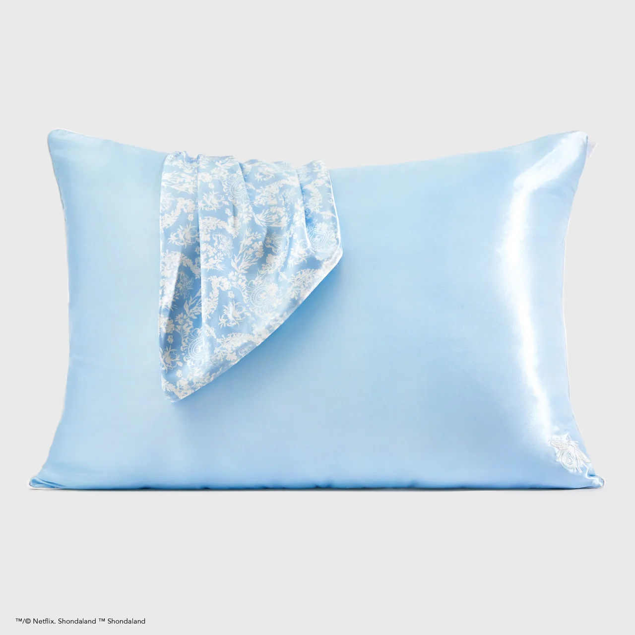 Kitsch X Bridgerton Satin Pillowcase - Toile De Blue - Image 4