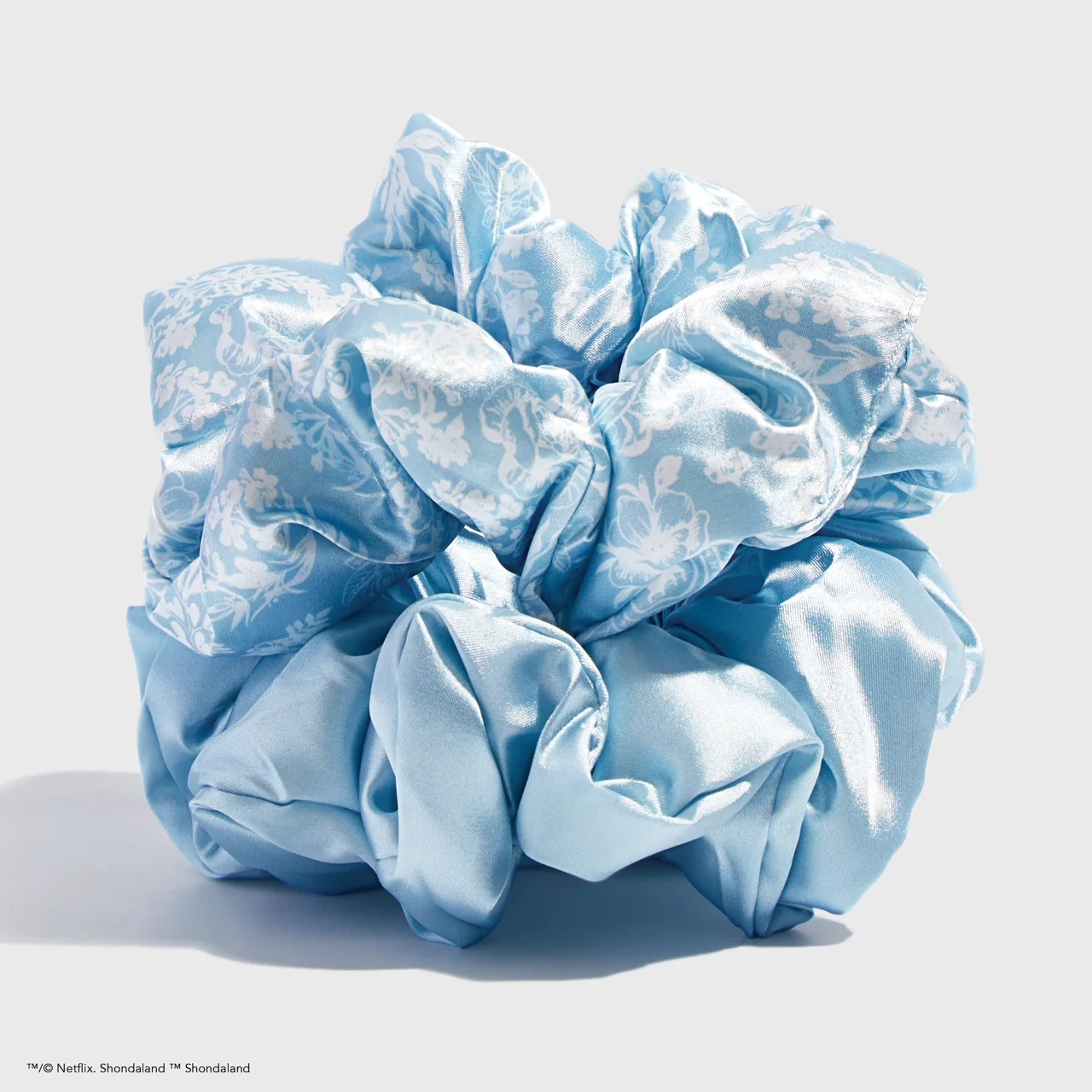 Kitsch X Bridgerton Satin Pillow Scrunchies - Toile De Blue - Image 4