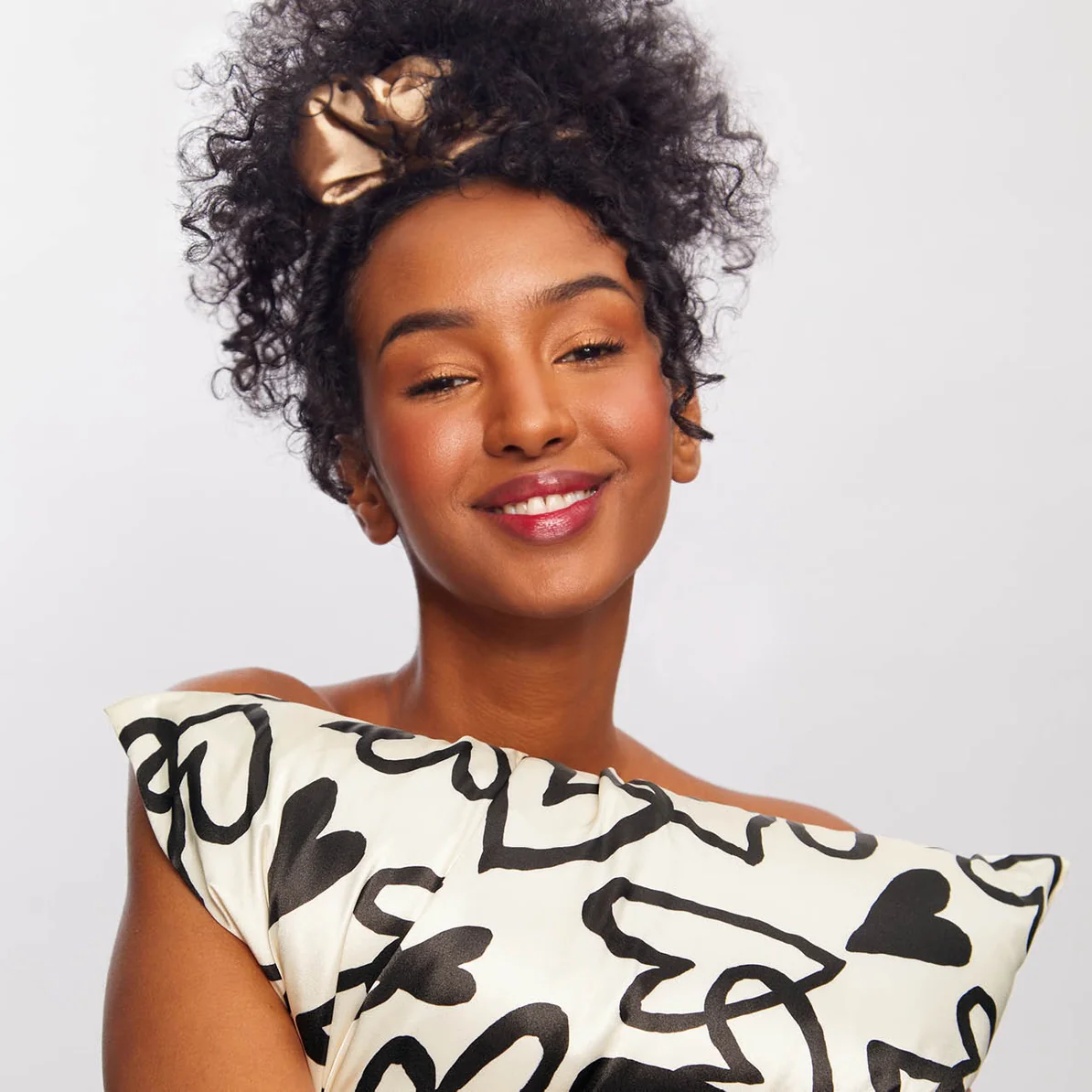 Kitsch Standard Satin Pillowcase - Heart - Image 5