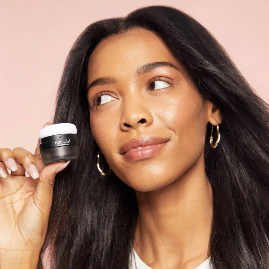 Kitsch Volumizing Rice Protein Dry Shampoo - Dark Tinted Powder - Image 4