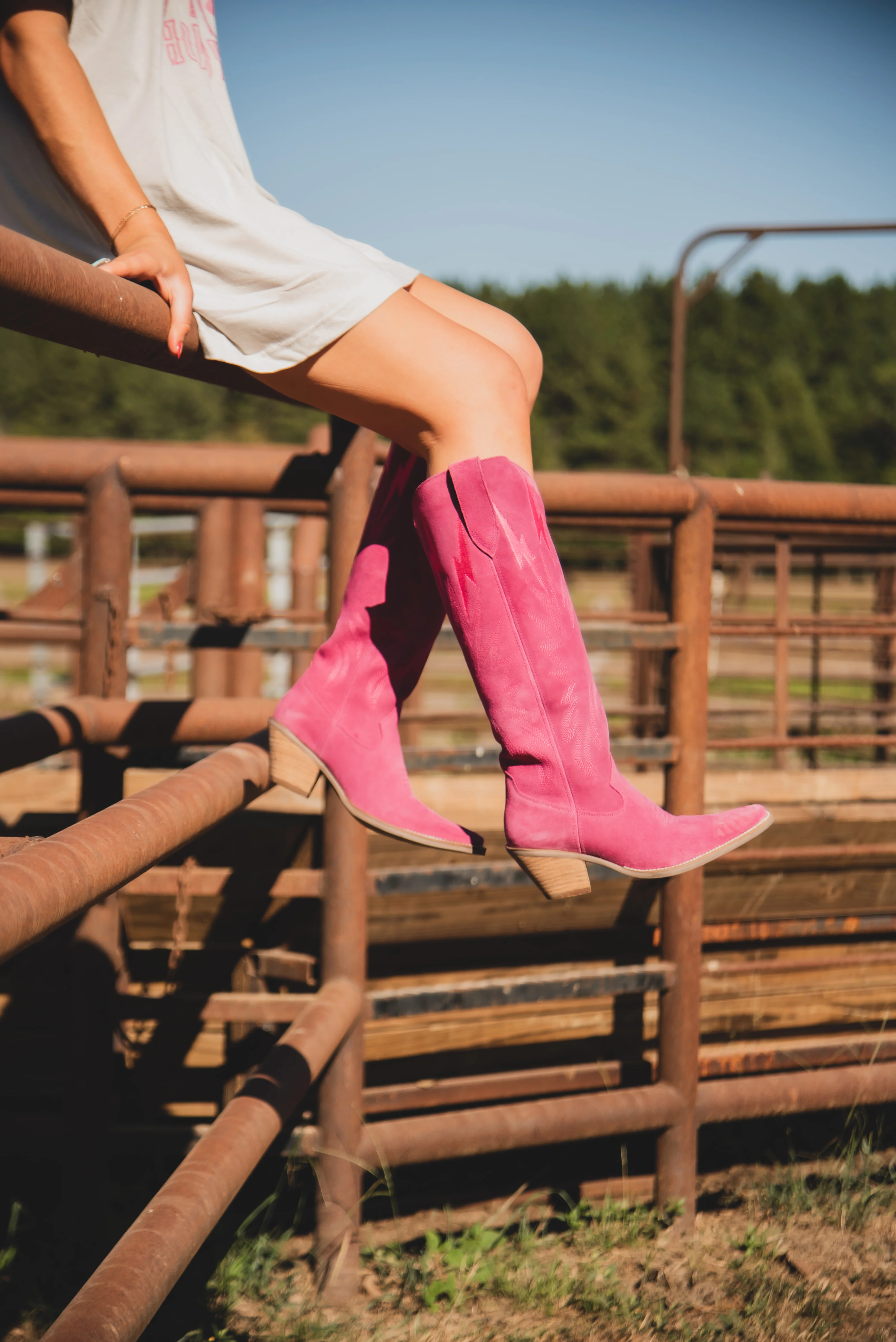 WOMEN'S DINGO THUNDER ROAD LEATHER BOOTS IN FUCHSIA - Image 2