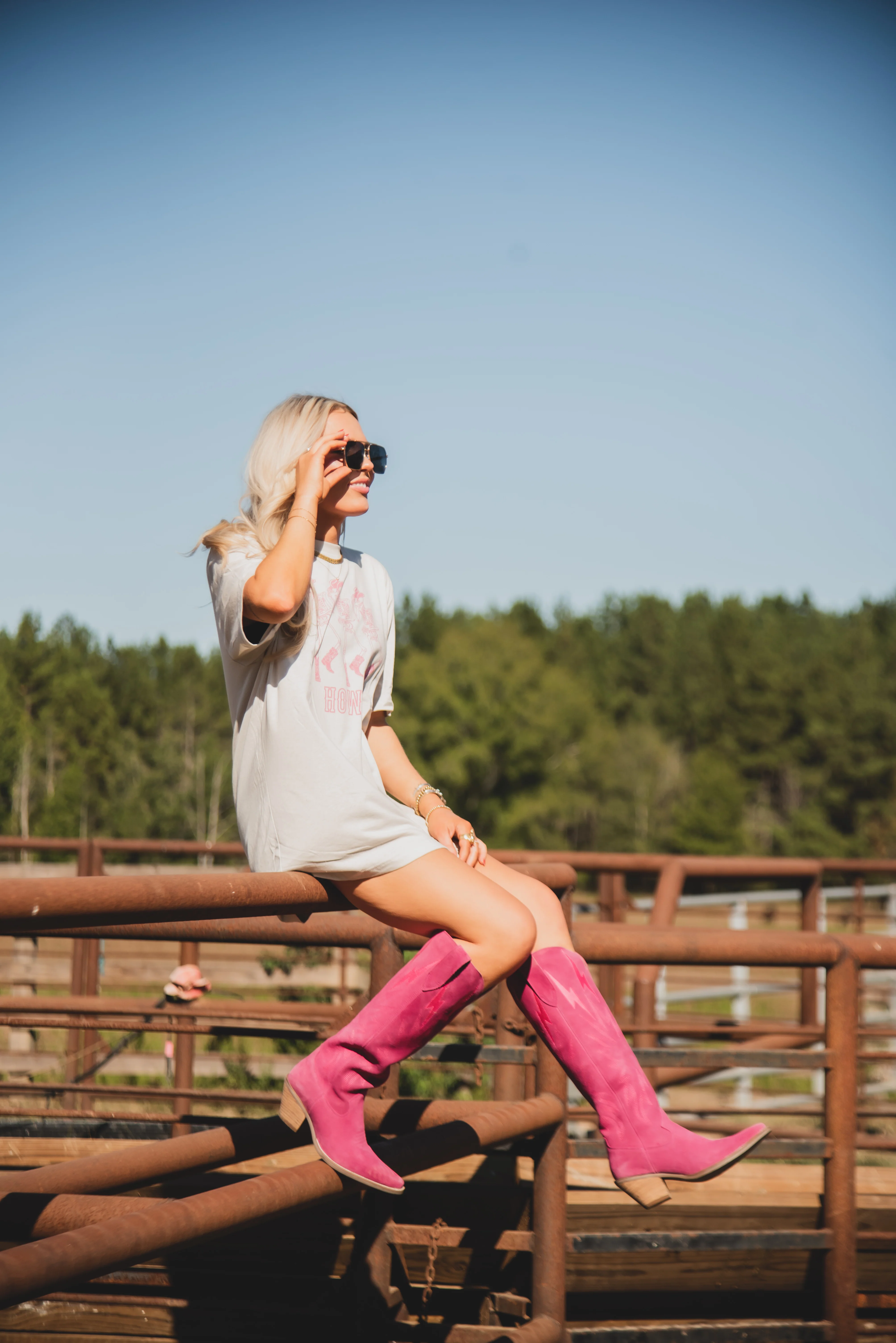 WOMEN'S DINGO THUNDER ROAD LEATHER BOOTS IN FUCHSIA - Image 3