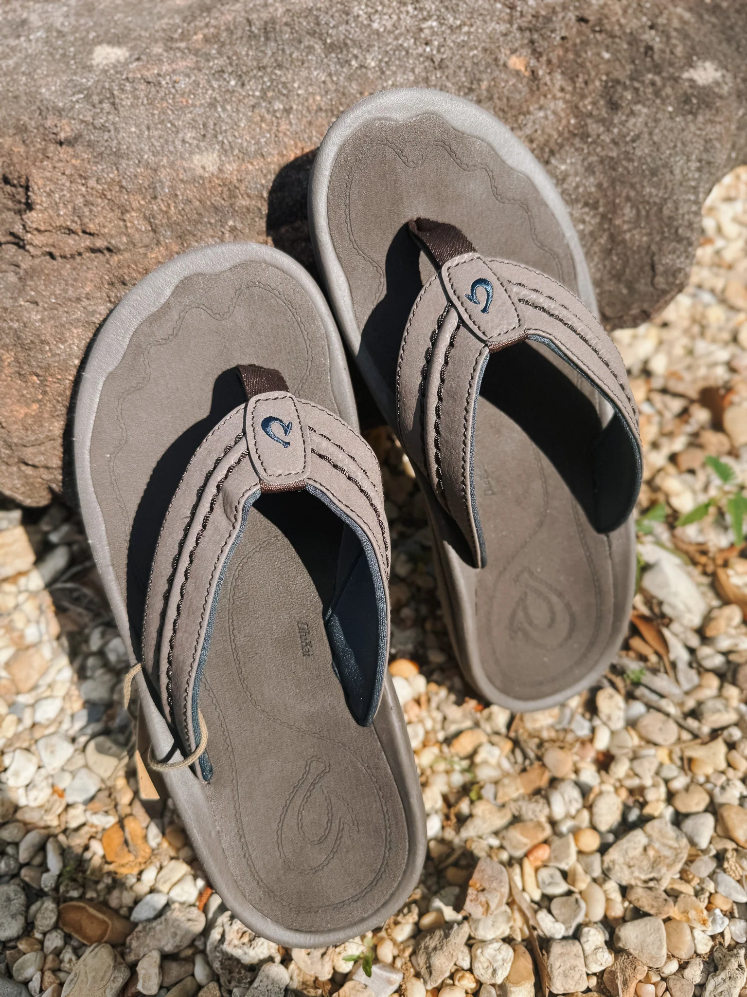 Men's Olukai Hokua Dark Wood Sandal - Image 10