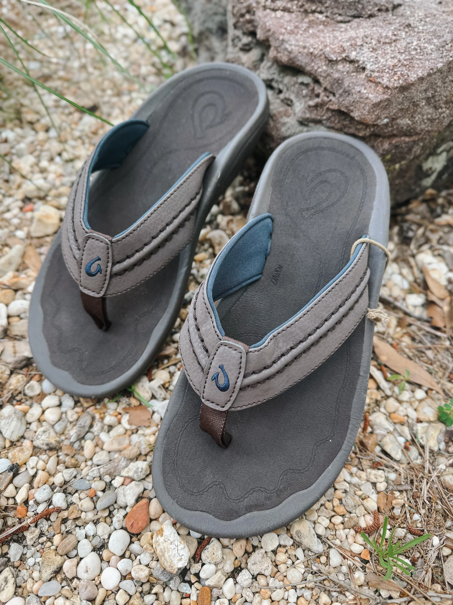 Men's Olukai Hokua Dark Wood Sandal - Image 11