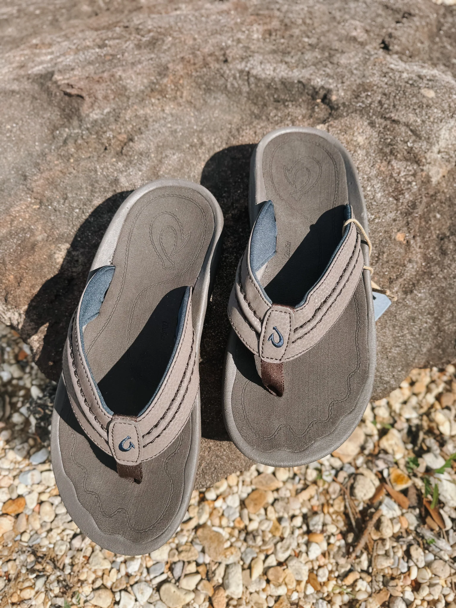 Men's Olukai Hokua Dark Wood Sandal - Image 9