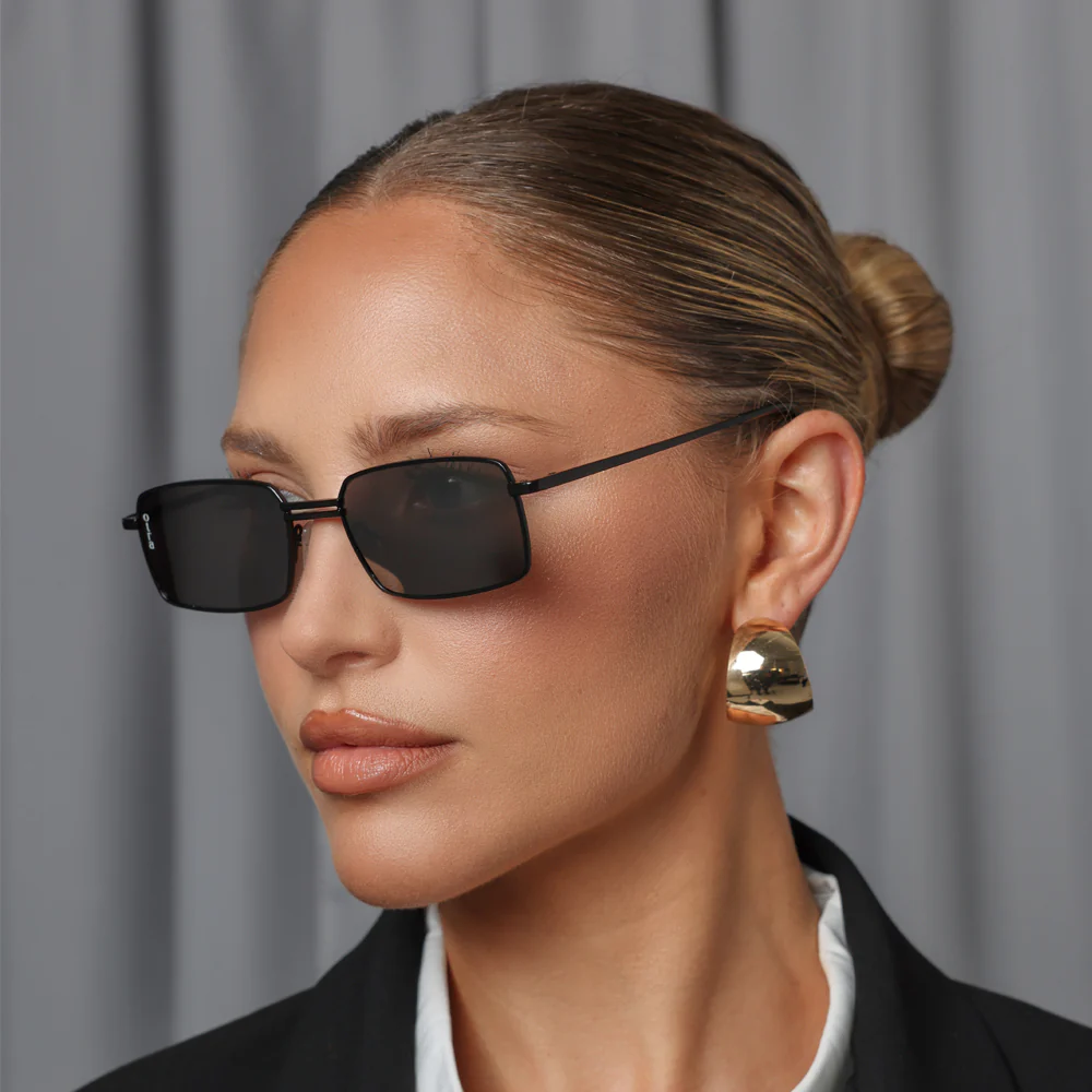 Ila Black Mirror Sunglasses - Image 3