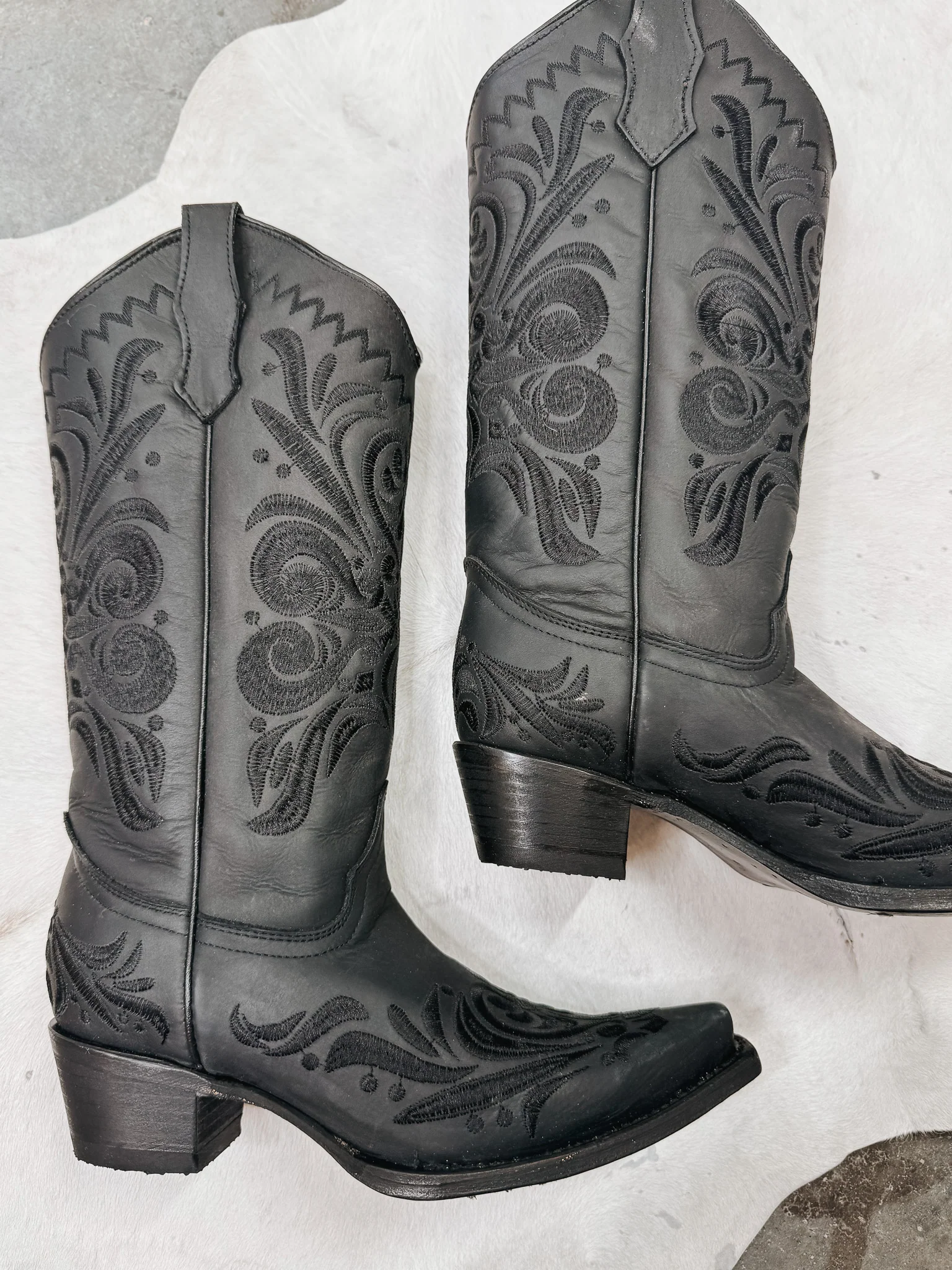 Women's Circle G Black Floral Snip Toe Boot - Image 5