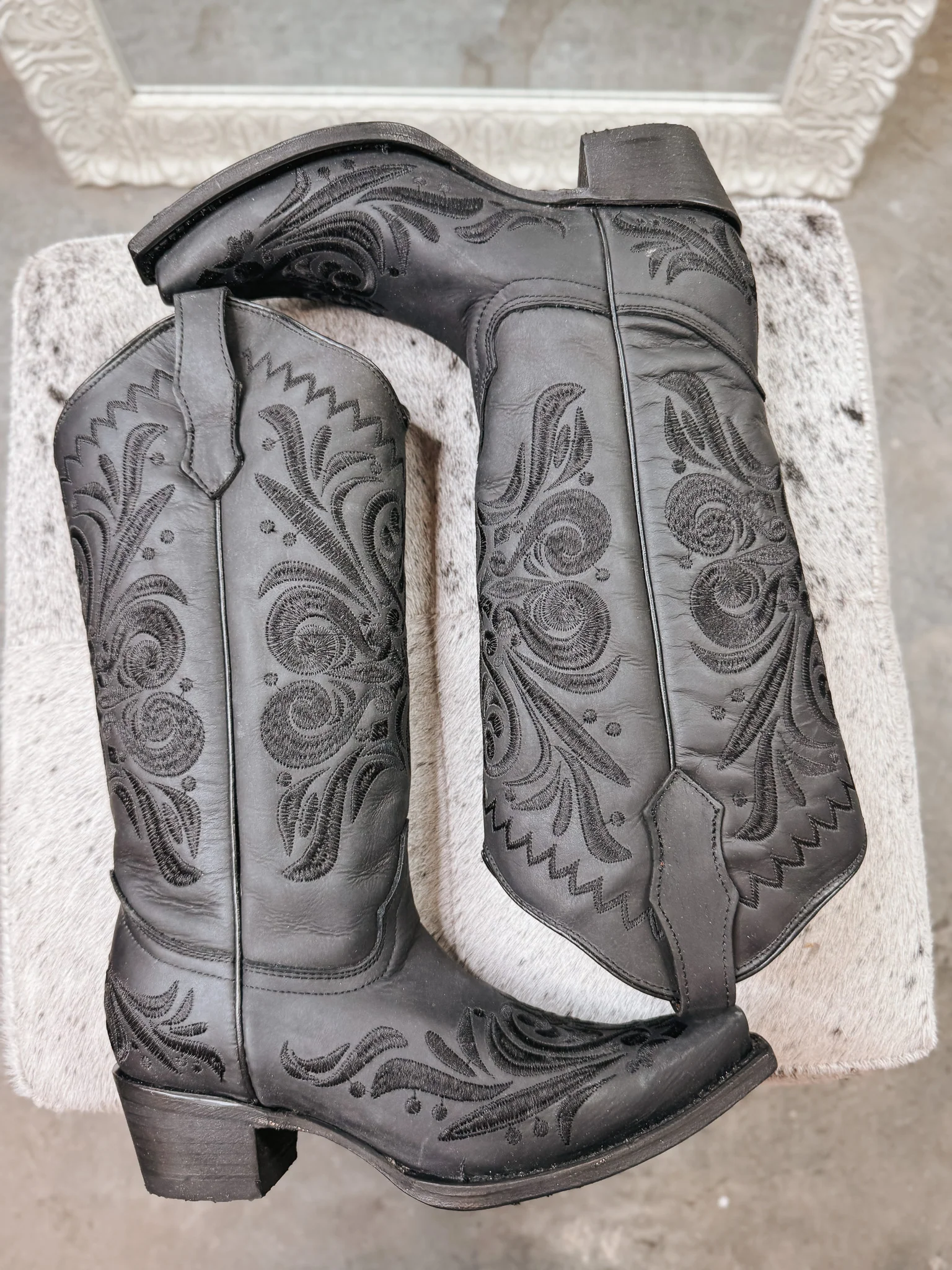 Women's Circle G Black Floral Snip Toe Boot - Image 7