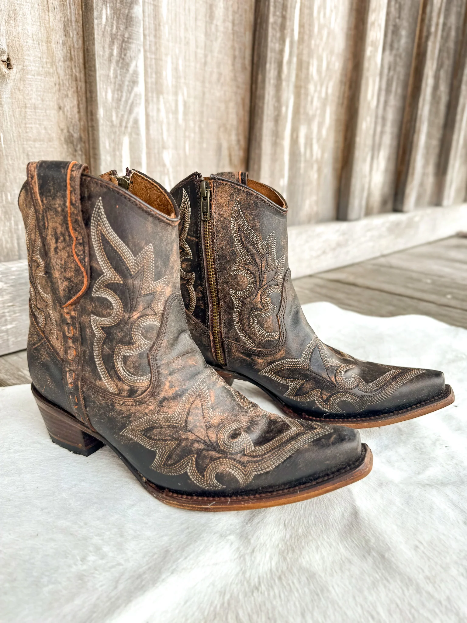 Women's Circle G By Corral Black & Brown Western Zipper Booties - Image 11