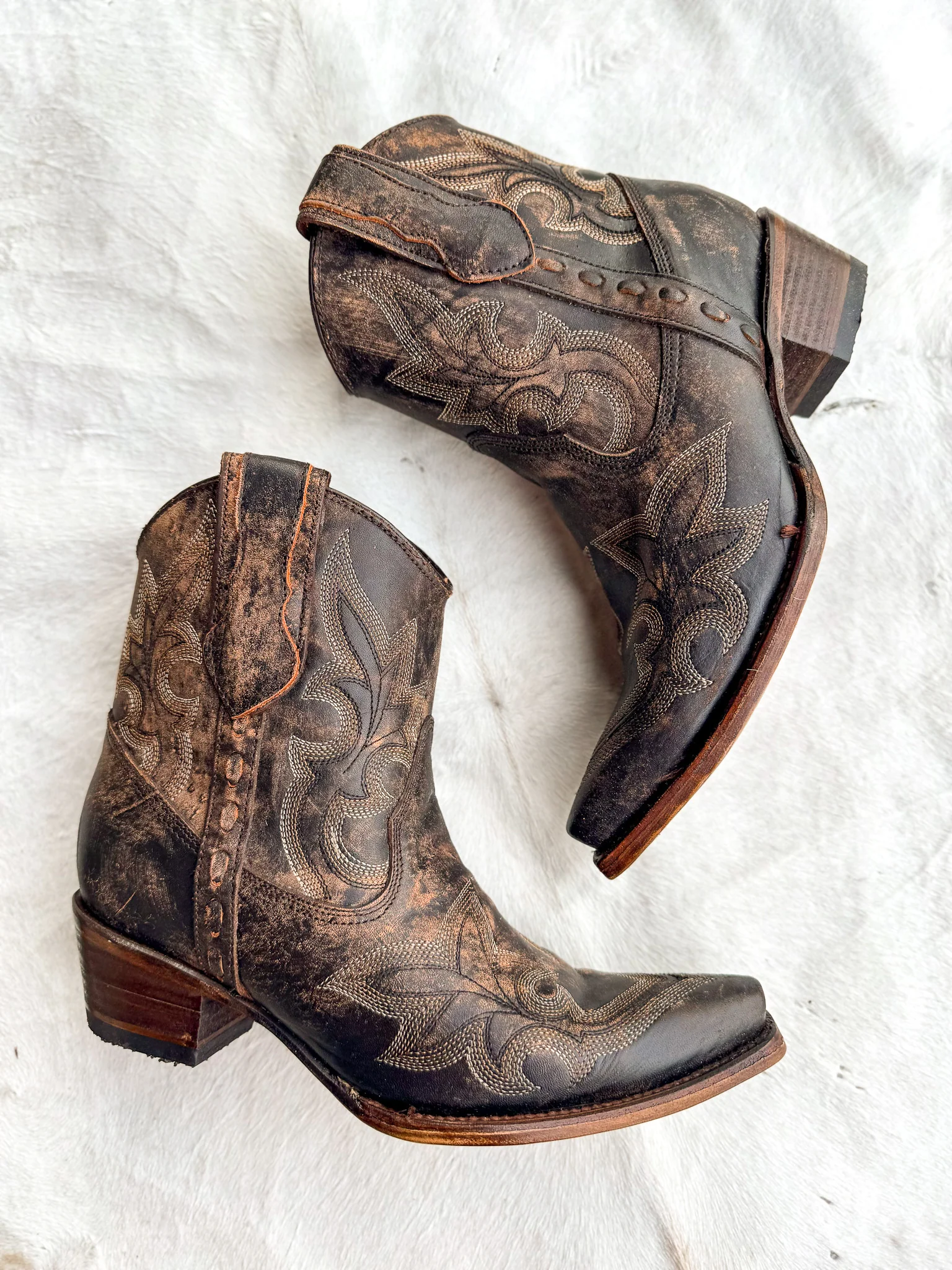 Women's Circle G By Corral Black & Brown Western Zipper Booties - Image 3