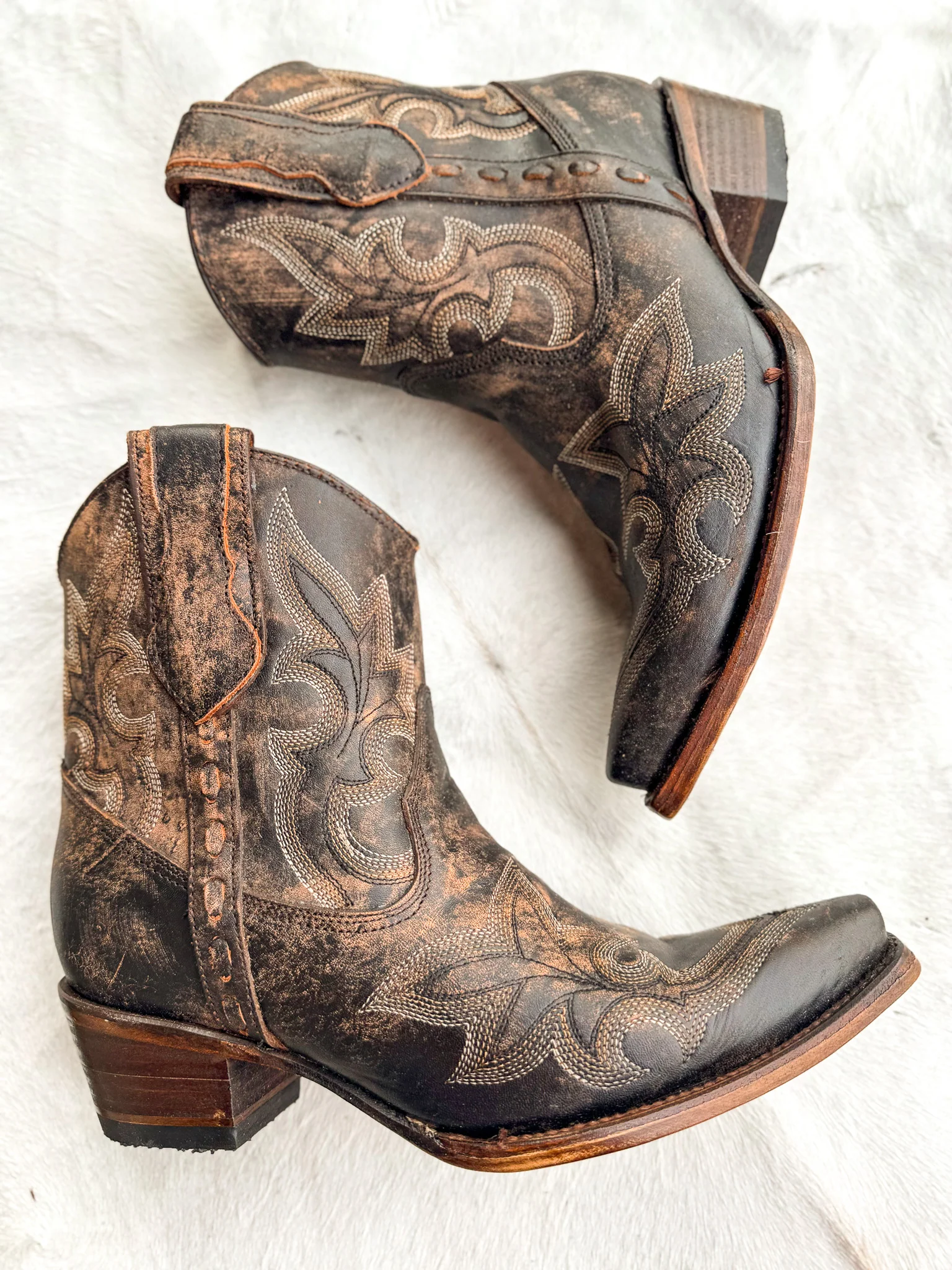 Women's Circle G By Corral Black & Brown Western Zipper Booties - Image 4