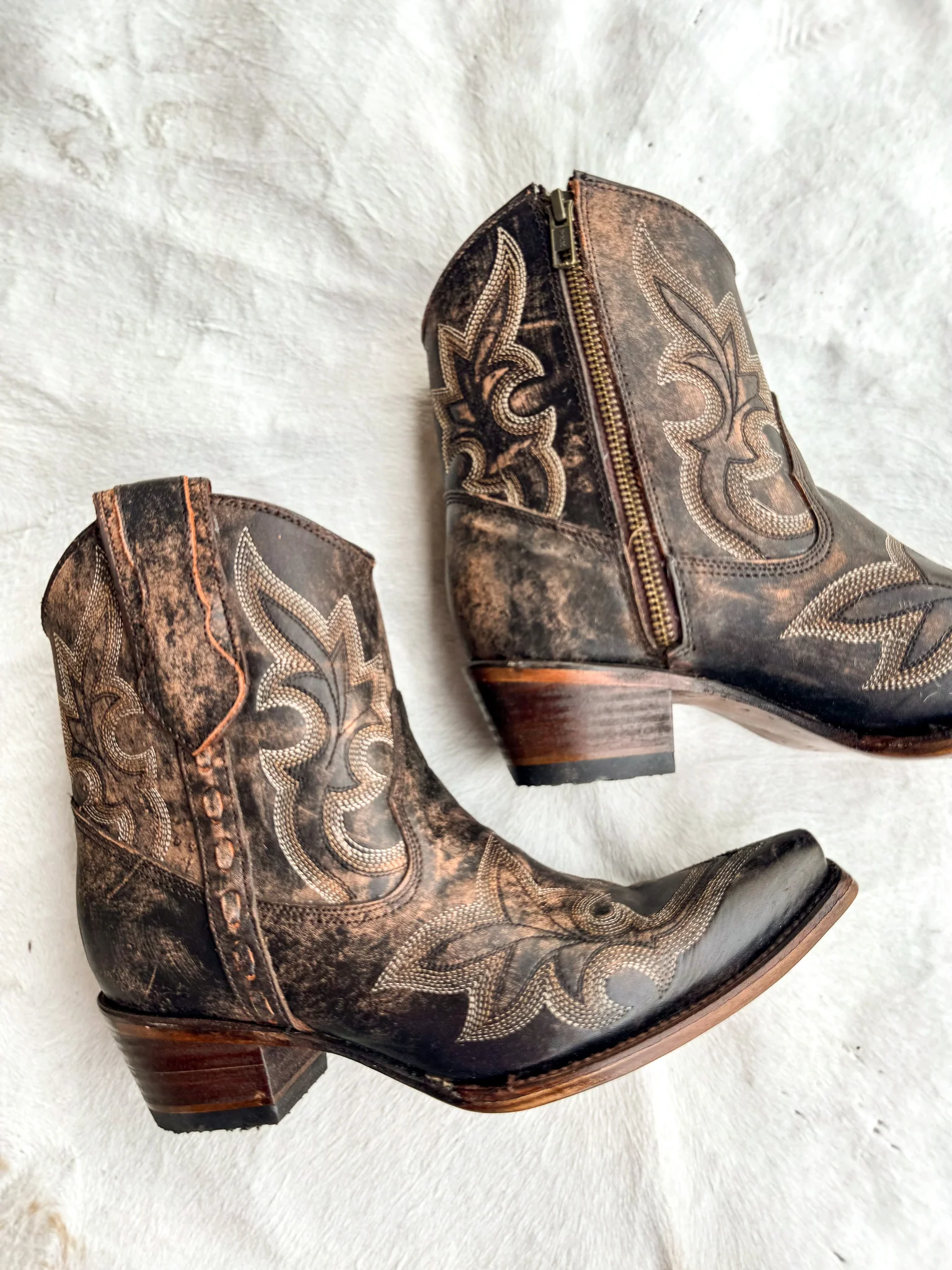 Women's Circle G By Corral Black & Brown Western Zipper Booties - Image 5