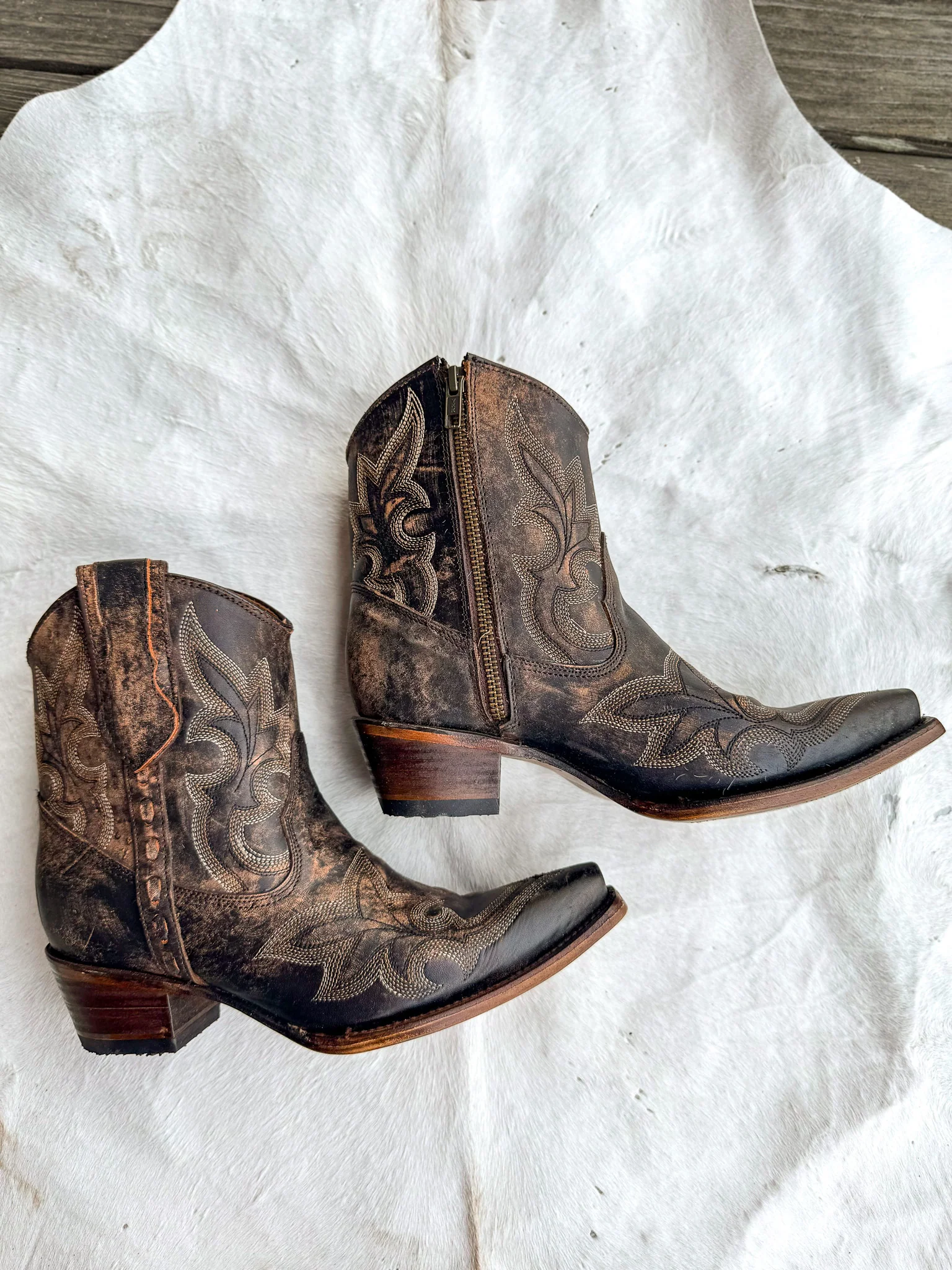 Women's Circle G By Corral Black & Brown Western Zipper Booties - Image 6
