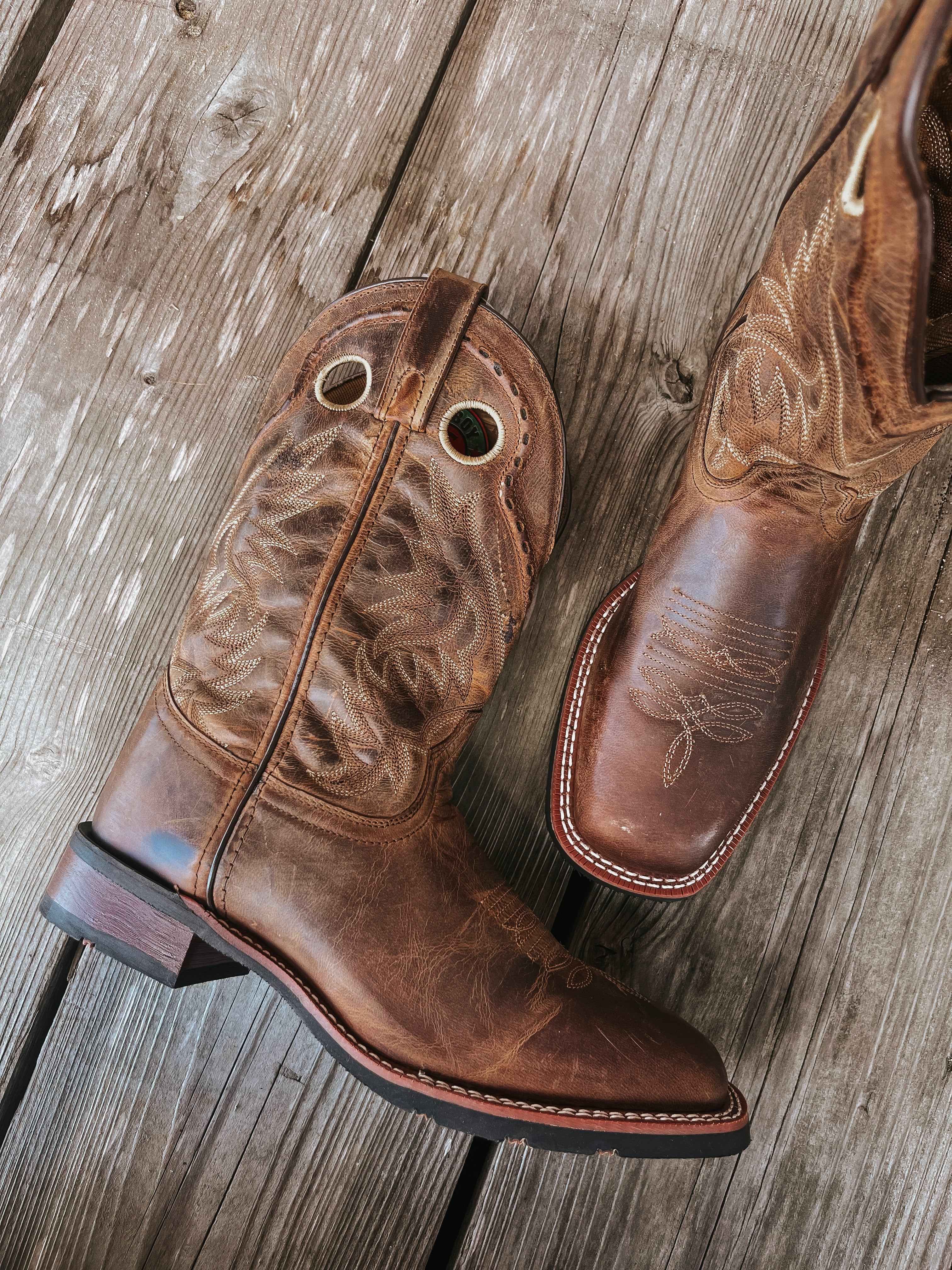 MEN'S LAREDO DISTRESSED TAN KANE BROAD SQUARE TOE BOOTS - Image 4
