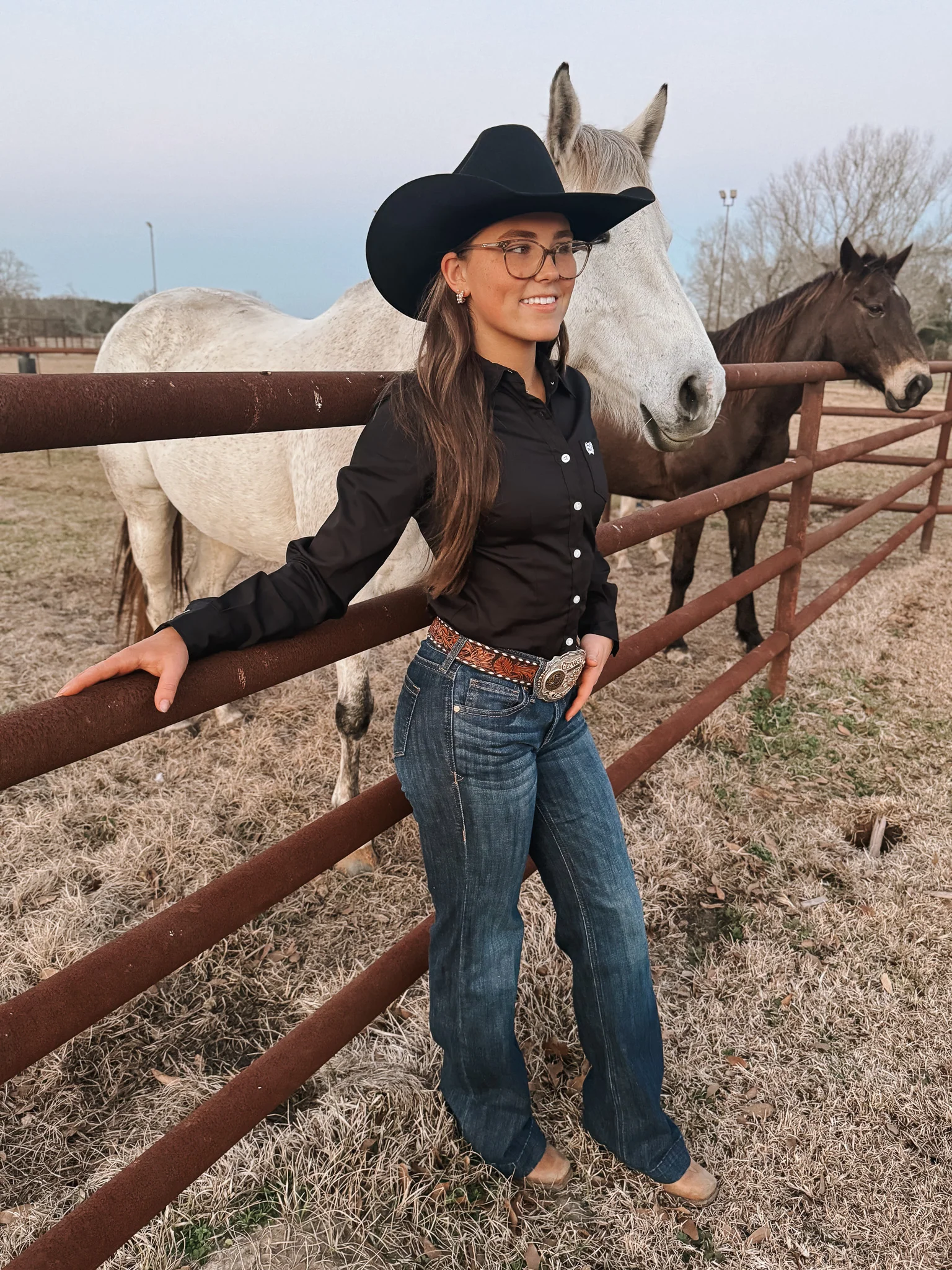 Cinch Women's Long Sleeve Button Down in Solid Black - Image 4