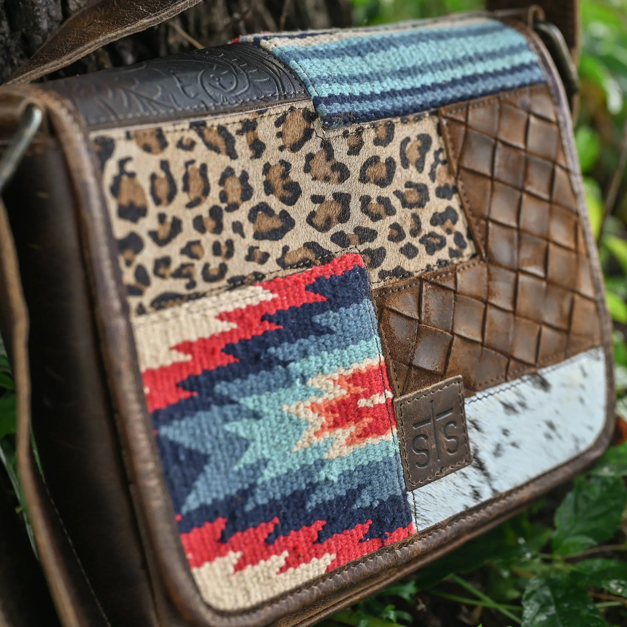 STS Chaynee Mountain Della Crossbody - Image 5
