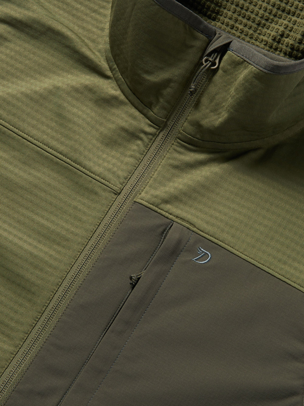Duck Camp Lightweight Grid Tech Vest in Moss/Raven - Image 6