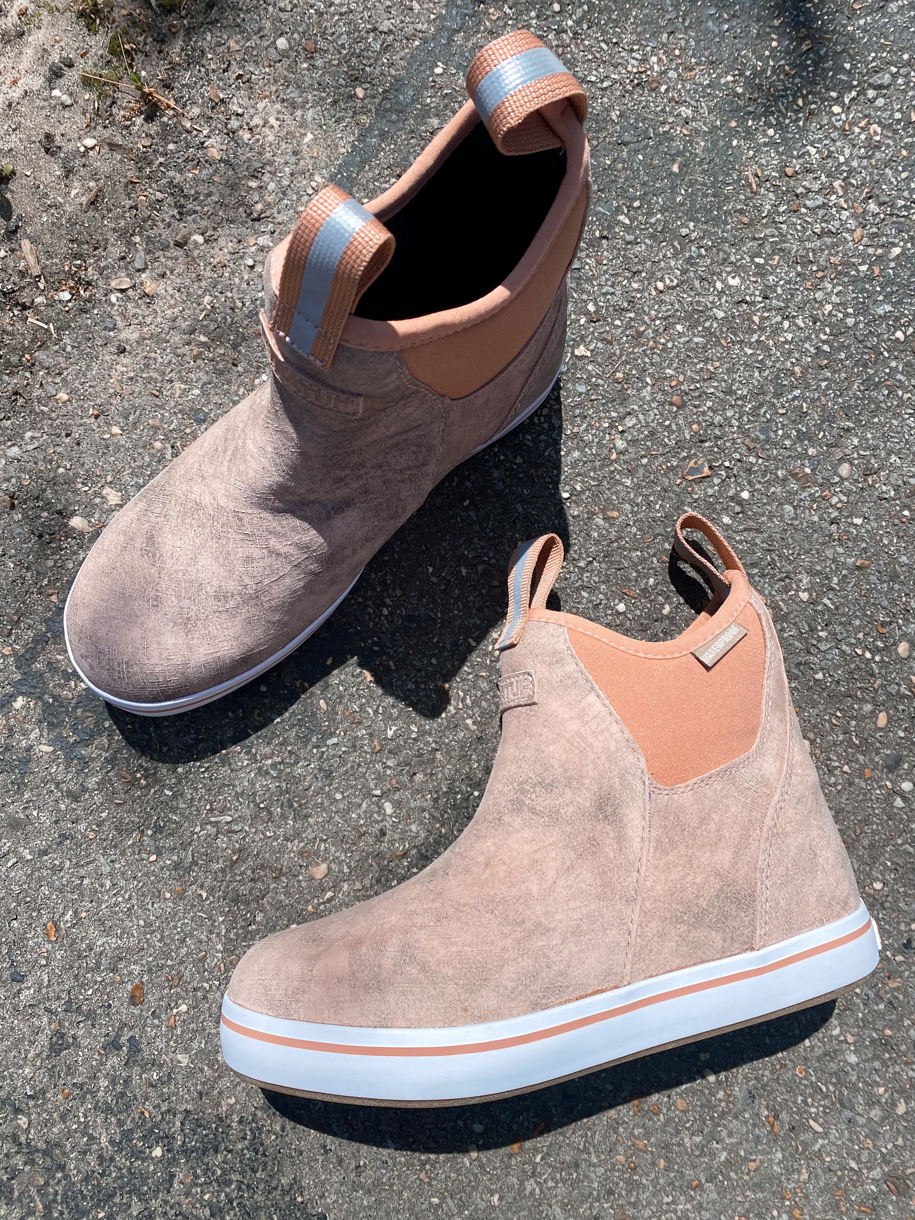 XTRATUF Women's Leather Deck Ankle Boots in Pink - Image 2